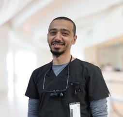 الدكتور / معاذ ابو المجد - طبيب اسنان عام 