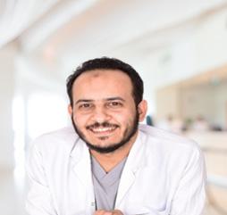 الدكتور / محمود خليل - طبيب اسنان عام 